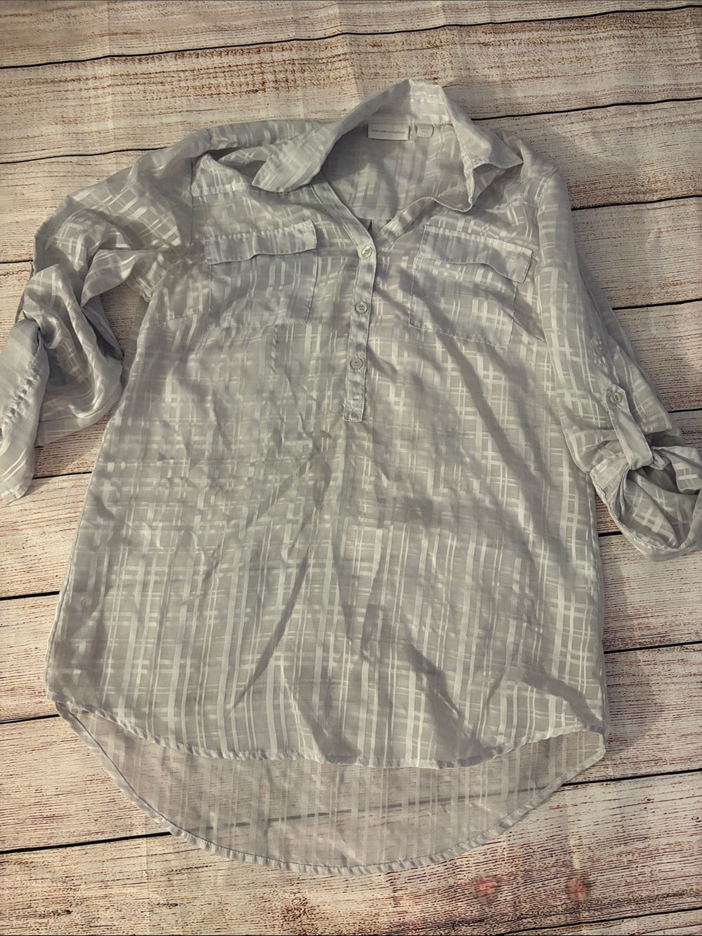 New York & Company Light Gray Plaid Button-Front Blouse
